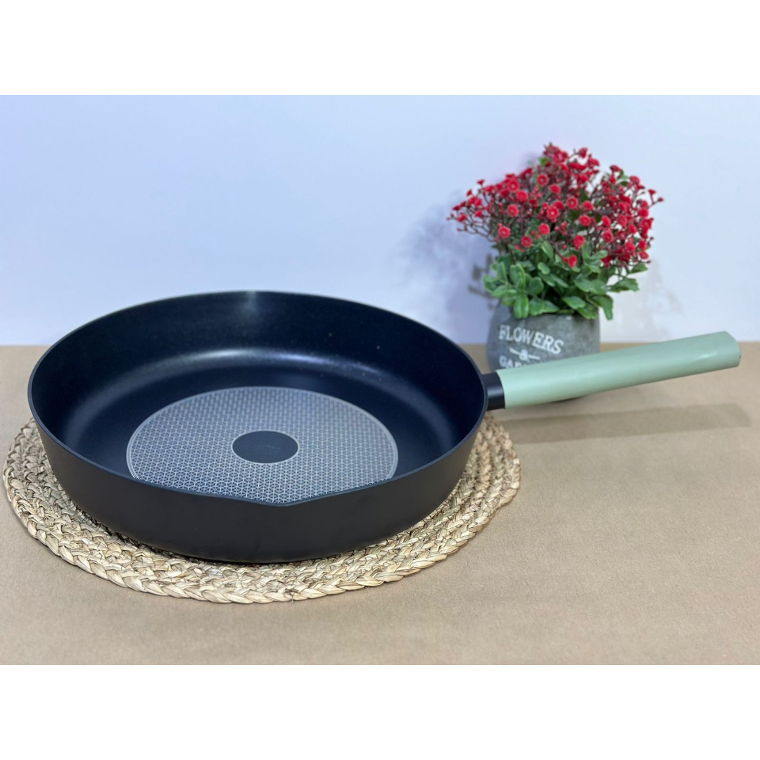 PremiumHigh Quality Large 32cm Frying Pan