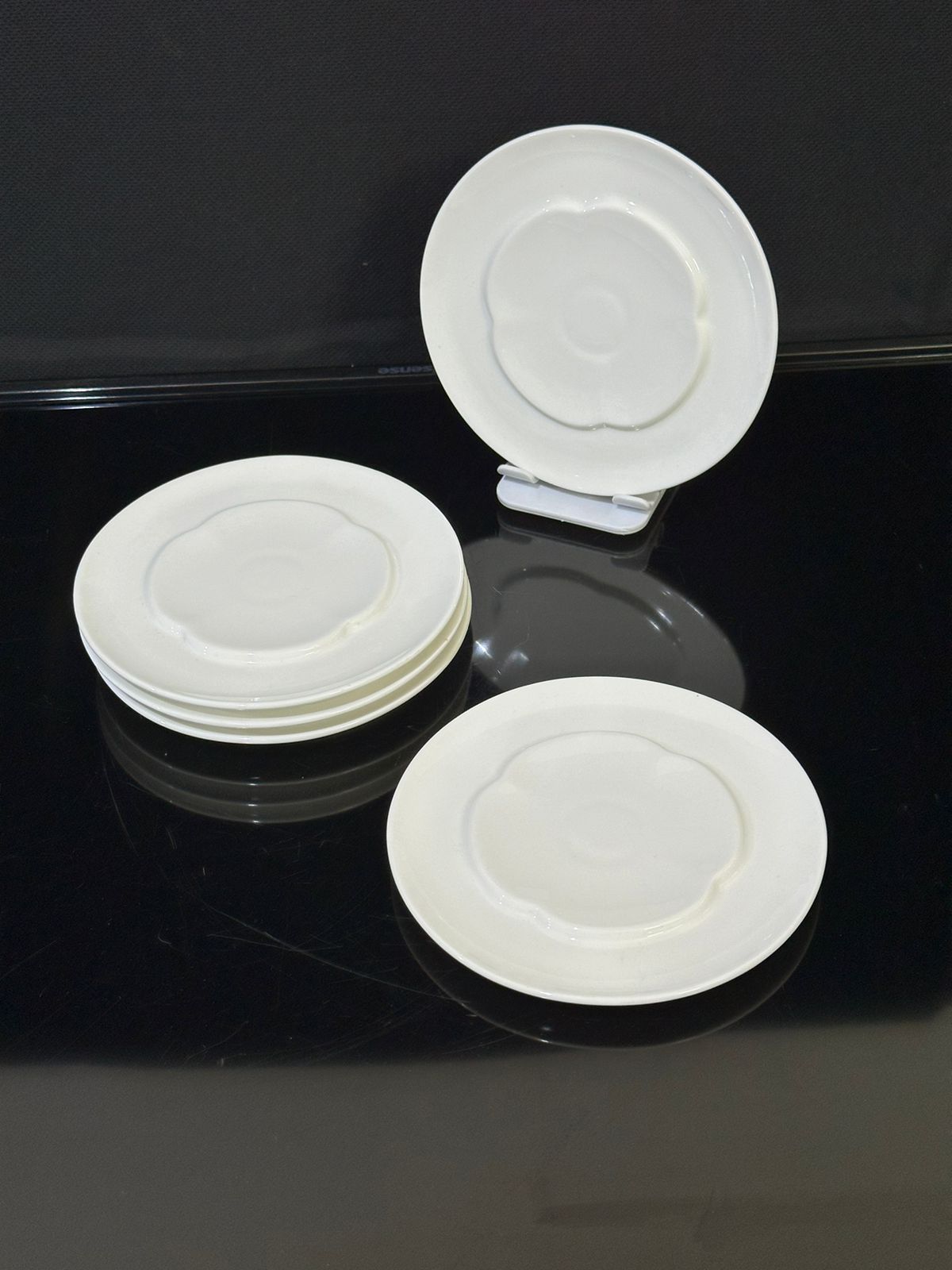 Luxury circle White Porcelain Plate  styl8