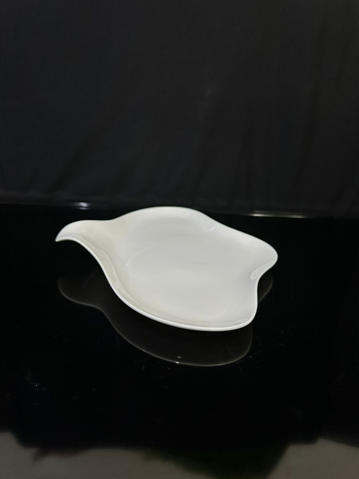 Stylish Oval Bright White Porcelain Serving Plate