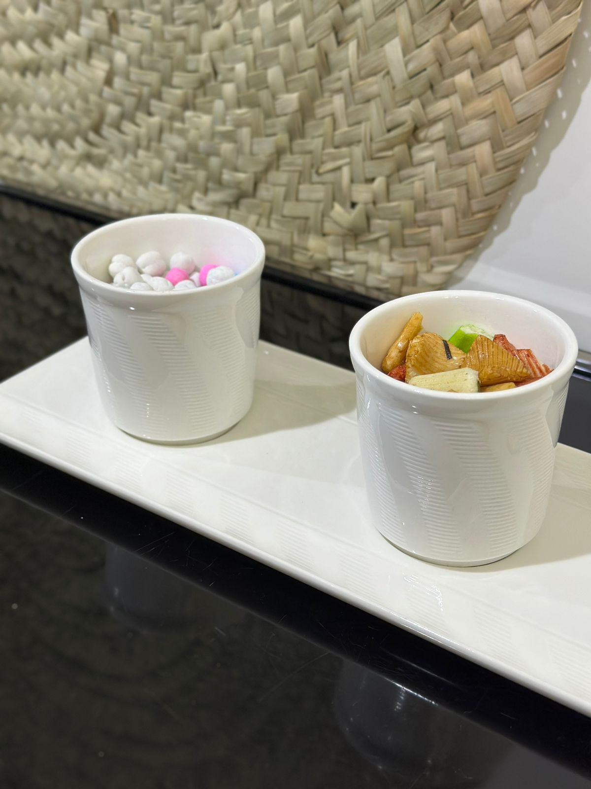 4pcs Luxury Porcelain Cups with Tray