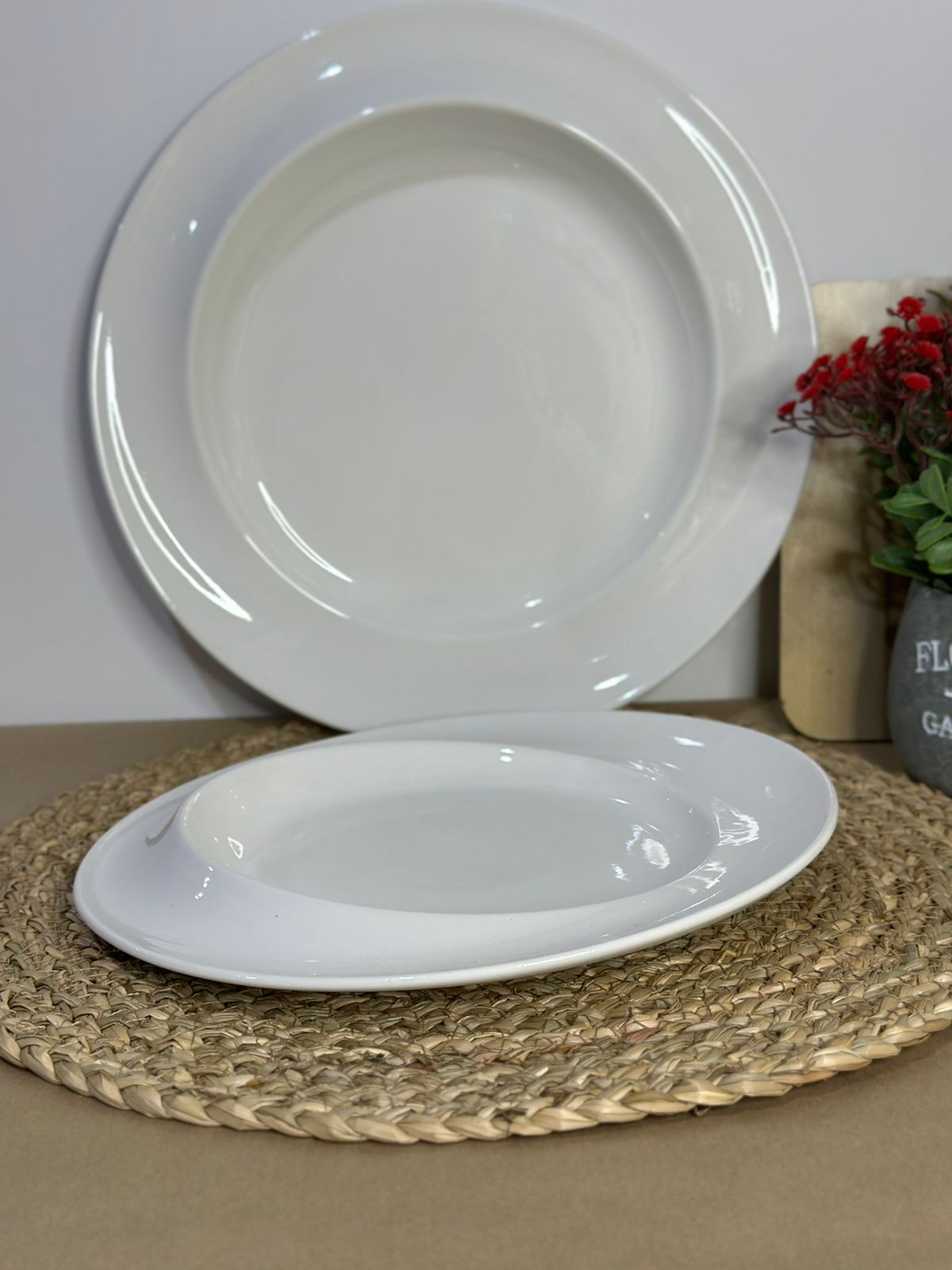 Luxury and stylish Porcelain serving plate