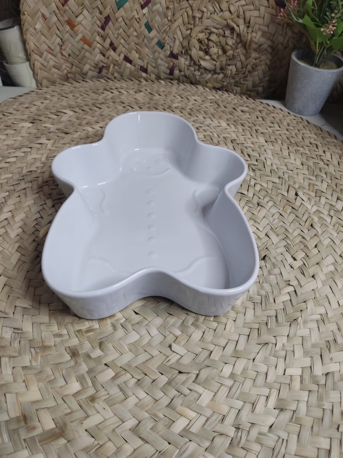 Stylish Large Gingerbread-Shaped Dish Bowl